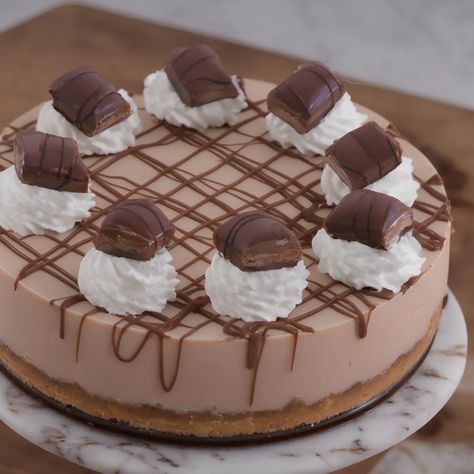 Kinda Bueno Cheesecake, Kinderbueno Cake, Bueno Cheesecake, Flapjack Recipe, Hazelnut Cream, American Recipes, Buttery Biscuits, Melted Chocolate, Chocolate Drizzle