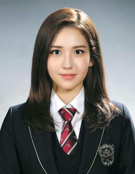 Kpop Yearbook Photos, Kpop Mugshots, Girls Foto, Korean Face, School Icon, Passport Photo, Yearbook Photos, Id Photo, Jeon Somi