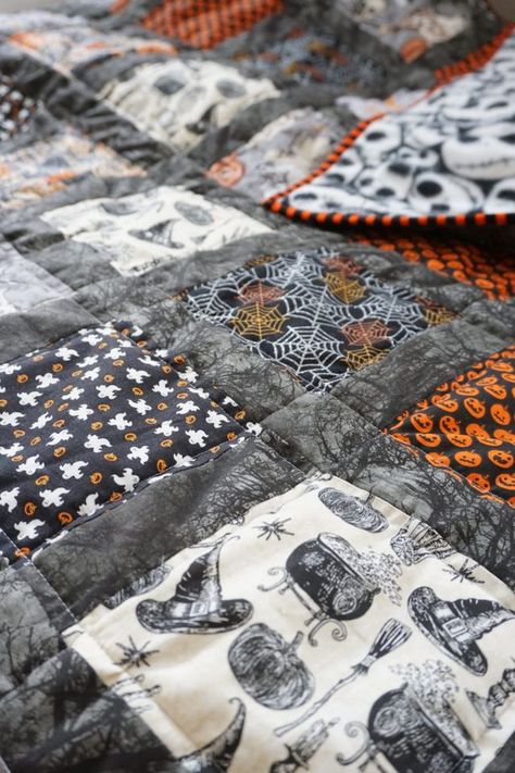 Halloween Quilt! | Quilting In The Rain | Bloglovin’ Halloween Quilt Ideas, Halloween Quilts Ideas, Halloween Quilt Panels, Quilt Halloween, Halloween Quilt Patterns, Quilt Panels, Halloween Quilt, Halloween Sewing, Textiles Projects