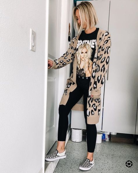 Outfit For Running Errands, Outfit Ideas With Leopard Print Shoes, Doctor Appointment Outfit, Leopard Cardigan Outfit Fall, Doctors Appointment Outfit, Cozy Mom Outfits, Leopard Blazer Outfit, Print Cardigan Outfit, Leopard Jacket Outfit