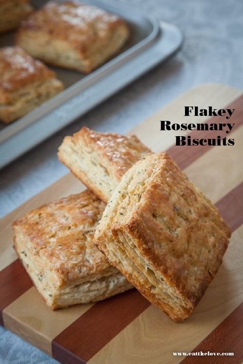 Flakey Rosemary Biscuits. Photo and recipe by Irvin Lin of Eat the Love. Rosemary Biscuits Recipe, Rosemary Biscuits, Anolon Cookware, Rosemary Recipes, Fluffy Biscuits, Holiday Hosting, Flaky Biscuits, Biscuit Dough, Biscuits Recipe