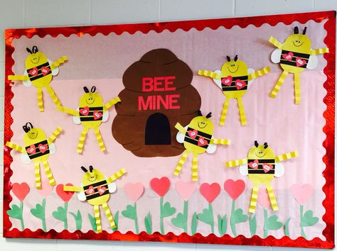 Valentine's Day School bumblebee Bulletin Board - Be Mine Valentine Bulletin Board, Valentines Crafts For Kids, Preschool Friendship, Valentine Bulletin Boards, Bee My Valentine, Bee Mine Valentine, Valentines Party Decor, February Crafts, Valentine Party