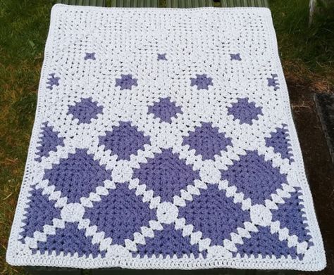 May challenge – Ombre spin your granny blanket | Simply hooked Ombre Granny Square Blanket, Ombre Granny Square, Ombre Blanket, May Challenge, Granny Blanket, Up Craft, Granny Square Blanket, Square Blanket, Blue Square