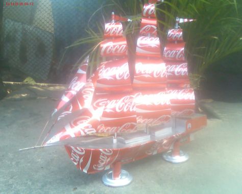 barco velero  a escala hecho con material reciclado o latas de refresco elaborado por cipriano herrera ..maracay-venezuela Soda Can Crafts, Pop Tabs, Can Crafts, Coca Cola, Ted Baker Icon Bag, Travel, Art