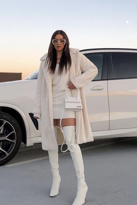 White Boots Outfit, Outfit Botas, Stylish Fall Outfits, Instagram White, White On White, Mode Inspiration, Winter Fashion Outfits, Thigh High Boots, Thigh High