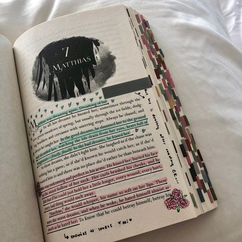 Six Of Crows Annotation, How To Annotate A Book, Aesthetic Book Annotation, Book Nerd Aesthetic, Annotated Books Aesthetic, Notes In Books, Annotating Books Aesthetic, Annotating Aesthetic, Book Annotation Aesthetic