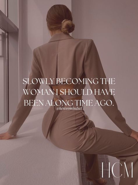 Boss Babe Astetics, Business Women Successful, Feminine Business Aesthetic, Female Ceo Office, Business Woman Affirmations, Boss Babe Pictures, Business Success Aesthetic, Luxury Lifestyle Women Inspiration, Strong Business Women