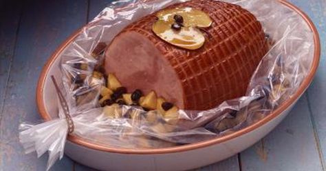 Ham isn't just for holidays; you can enjoy its smoky flavor for dinner any night of the week. A daisy ham, also known as a smoked shoulder butt, Boston butt or cottage ham, is a suitable option for a weeknight dinner. Baked daisy hams have a rich flavor, and the fat on the ham cooks crisp in the oven. Since daisy hams can be fatty, purchase one... Daisy Ham Recipe, Cottage Ham, Easy Festive Desserts, Glaze Ham, Grilled Ham Steaks, Smoked Ham Recipe, Ham Shank, Spiral Sliced Ham, Egg Free Cookies