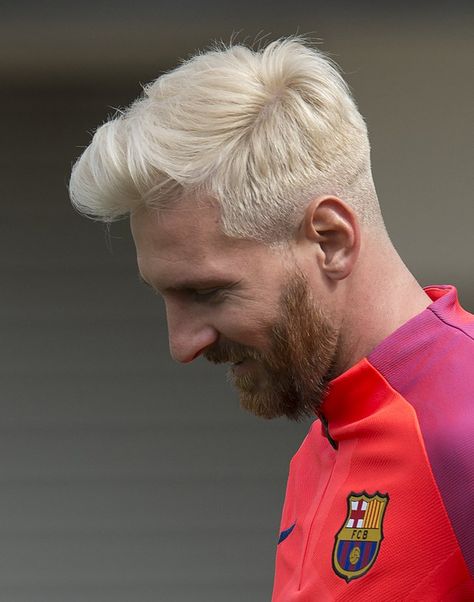 Pin for Later: There's Only 1 Word to Describe Leo Messi's New Hair Color — Unexpected! Lionel Messi Haircut, Messi Hairstyle, Messi News, Beauty Makeover, Men Hair Color, Hair Techniques, Athletic Hairstyles, Corte De Cabelo Masculino, Comb Over