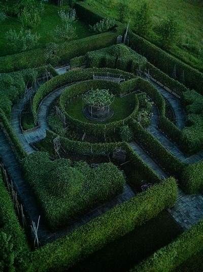 Garden maze | Labyrinth garden, Labyrinth Garden Aesthetic, Garden Maze Design, Garden Maze Aesthetic, Hedge Maze Aesthetic, Labyrinth Room, Garden Mazes, Maze Aesthetic, Garden Labyrinth, Maze Art