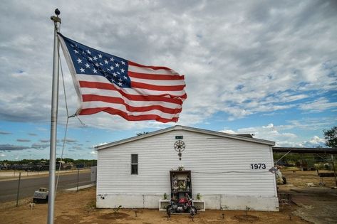 Trailer Parks, Cheap Land, Laredo Texas, Americana Aesthetic, Water Power, Country Summer, Small Town America, Rural America, Mobile Home Parks