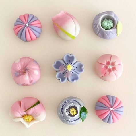 Wagashi Recipe, Wagashi Art, Chinese Candy, Japanese Wagashi, Bakery Food, Clay Diy Projects, Healthy Food Motivation, Japanese Sweets, Moon Cake