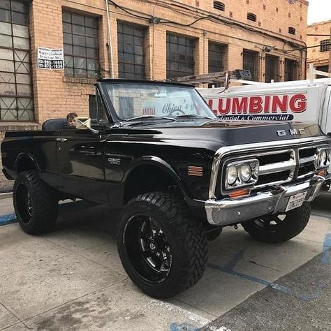 @russtywinn Do you have a big Jimmy? Lol Chevy Blazer K5, Blazer K5, Blazer 77, Classic Bronco, Camaro Car, Mud Trucks, Gmc Jimmy, Chevy Blazer, K5 Blazer