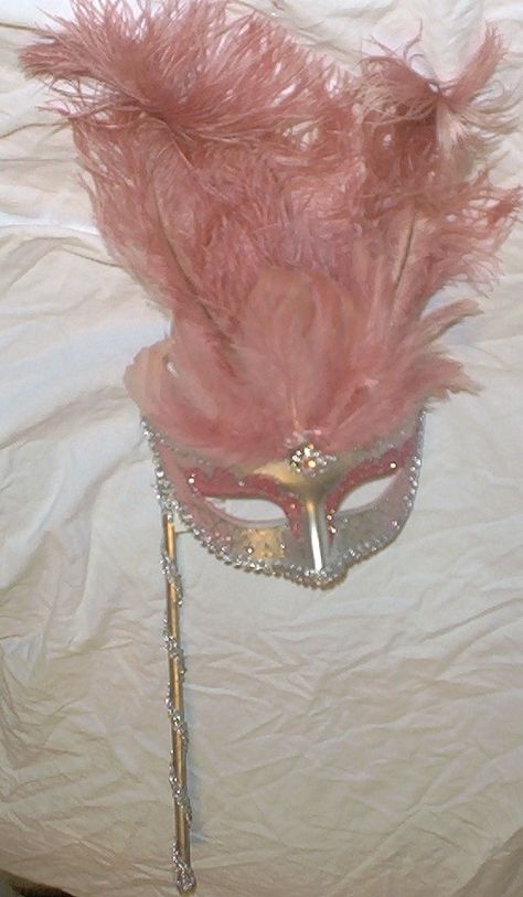 Masquerade Ball Dresses And Masks, Masquerade Quinceanera Ideas, Masquerade Party Aesthetic, Pink Masquerade Mask, Masquerade Party Outfit, Masquerade Aesthetic, Masquerade Outfit Ideas, Mascarade Ball, Sweet 16 Masquerade Party