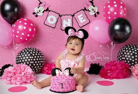 Birthday Event Ideas, 1st Birthday Celebration, Minnie Mouse Theme Party, Minnie Mouse Birthday Party Decorations, Cake Smash Theme, Minnie Mouse Birthday Decorations, 1st Birthday Girl Decorations, 1st Birthday Party For Girls, Minnie Mouse 1st Birthday