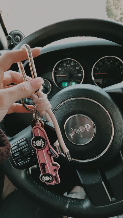 Keys to my Jeep 💗 Jeep Wrangler Keys Aesthetic, Vision Board Car Keys, Jeep Keys Aesthetic, Jeep Wrangler Interior Aesthetic, Jeep Car Keys, Jeep Renegade Aesthetic, Car Keys Keychain Ideas, Car Keys Aesthetic, Jeep Aesthetic