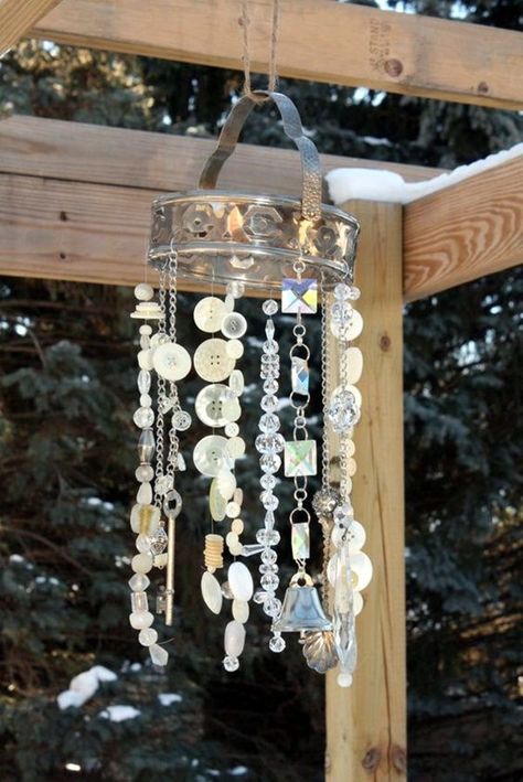 DIY Wind Chime Ideas to Try This Summer (32)  wonder if I could use a circle from a tin can for top??? Seashell Wind Chimes, Make Wind Chimes, Wind Chimes Homemade, Button Creations, Glass Wind Chimes, Diy Wind Chimes, Diy Buttons, Sculpture Metal, Button Art