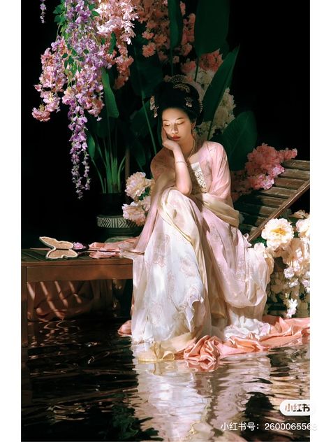 Soft Asian Aesthetic, Chinese Aesthetic, Breathtaking Photography, Flower Photoshoot, Ikebana Flower Arrangement, Asian Inspiration, Romantic Outfit, Beauty Shots, Pose Reference Photo