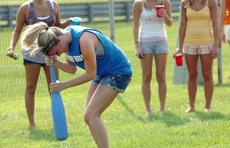 Dizzy Bat--While they are chugging, everyone around them counts. Next, the participant must crouch down, placing their forehead on the bat and spin one time for every second it took them to chug the contents of the bat. They must then proceed to hit a crushed beer can which someone pitches to them. Beer Olympics Party, Outdoor Drinking Games, 21st Birthday Games, Camping Games For Adults, Backyard Party Games, Beer Olympic, Diy Yard Games, Bbq Games, Outdoor Party Games