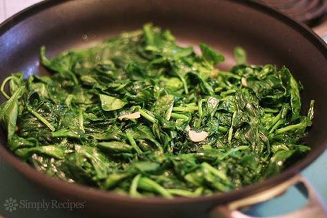 Cooked Spinach Recipes, Cabbage And Spinach, Easy Spinach Recipes, Cook Fresh Spinach, Cooked Spinach, Fried Spinach, Spinach Benefits, Cooking Spinach, Cooking Light Recipes