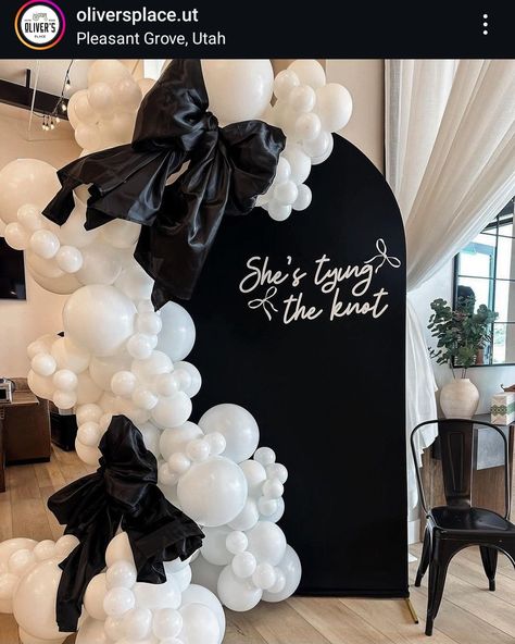 Black And White Balloon Arch, White Balloon Arch, Balloon Arch Backdrop, Black And White Balloons, Black Arch, Luxury Wedding Decor, Arch Backdrop, White Balloons, Balcony Decor