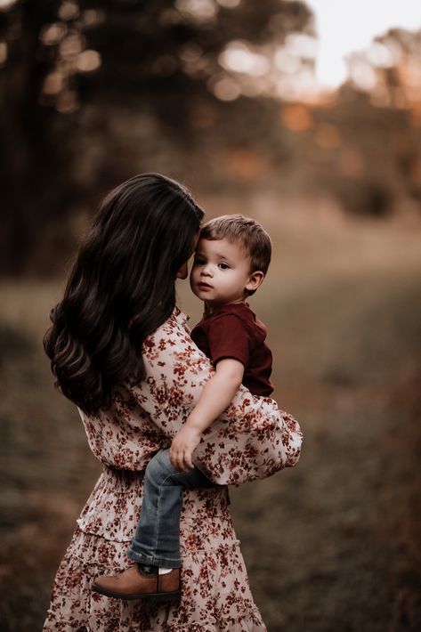 Mothers Day Family Pictures, Son And Mom Photoshoot Picture Ideas, Mom And Sons Pictures, Mother And Son Outdoor Photoshoot, Mom And Son Photo Ideas Christmas, Fall Forest Family Pictures, Mommy Son Pictures Outdoor, Fall Photos Mom And Son, Mama Son Photoshoot