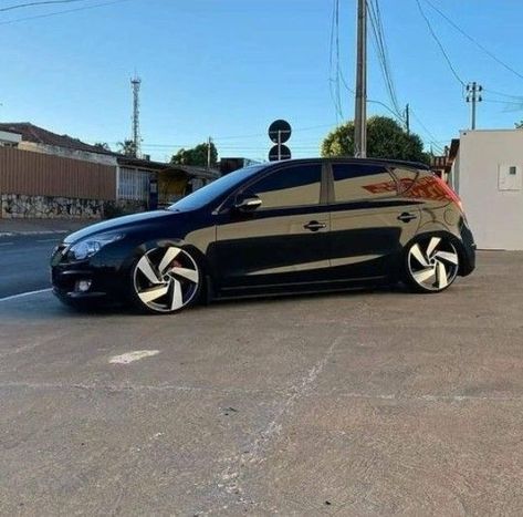 Hyundai I30 rebaixado preto I30 Hyundai, Car Protection, Cool Car Accessories, Stance Cars, Hyundai I30, Honda Civic Sedan, Civic Sedan, Vw Jetta, Beautiful Dark Art