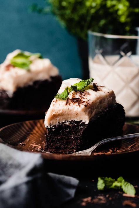 Baileys Cream, Adorable Desserts, Baileys Ice Cream, St Patrick's Day Dessert, Baileys Cake, Chocolate Ice Cream Cake, Irish Cooking, Instagram Recipes, Leftover Cake