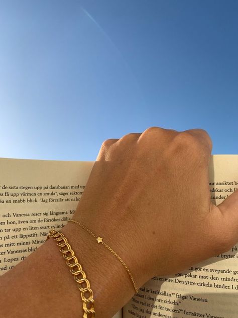 💌 gracie lynn | @itsgraciielynn on insta Gold Bracelet, Reading, Bracelet, Chain, Gold, Instagram