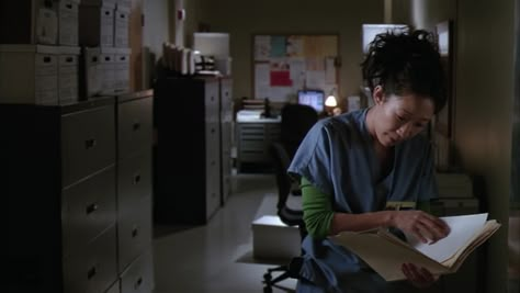 Christina Yang Studying, Cristina Yang Aesthetic, Greys Anatomy Aesthetic, Christina Yang, Notes Life, Studying Medicine, Nurse Aesthetic, Med School Motivation, Cristina Yang