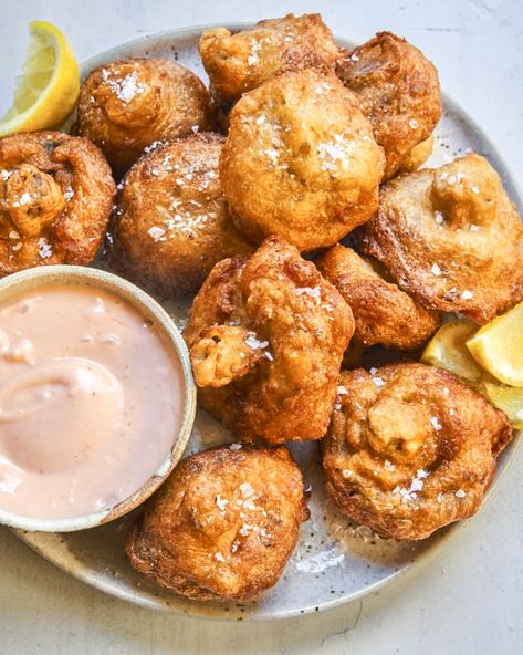 Lake House Recipes, Battered Mushrooms, Fried Mushroom Recipes, Parmesan Wings, Garlic Parmesan Wings, Beer Battered, Fried Mushrooms, Best Appetizer Recipes, Game Day Snacks