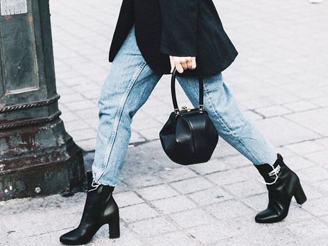 We're dubbing Gabriela Hearst's Nina bag a cult classic. See why it's so popular among the fashion set. It Bag, Waiting List, What To Buy, Best Black, Black Booties, Who What Wear, Fashion Set, Star Fashion, Modern Woman