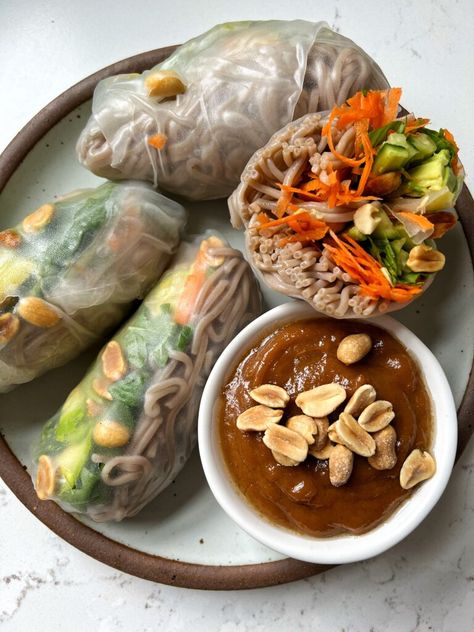 Vegan Soba Noodle Spring Rolls with Peanut Sauce - rachLmansfield Noodle Spring Rolls, Spring Rolls With Peanut Sauce, Greek Tortellini Salad, Feta Pasta Salad, Raw Peanuts, Peanut Dipping Sauces, Soba Noodle, Gluten Free Noodles, Feta Pasta