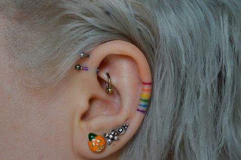 Rainbow Neck Tattoo, Ear Rainbow Tattoo, Lgbtq Couple Tattoos, Ear Tattoo Rainbow, Pride Ear Tattoo, Rainbow Ear Tattoo, Bisexual Tattoo, Pride Tattoo Ideas, Ears Tattoo