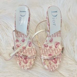 White Dior Heels, Dior Print, Classic Dior, Dior Heels, White Platform Heels, Pretty Heels, Pretty Shoes Sneakers, Cute Shoes Heels, Shoes Outfit Fashion