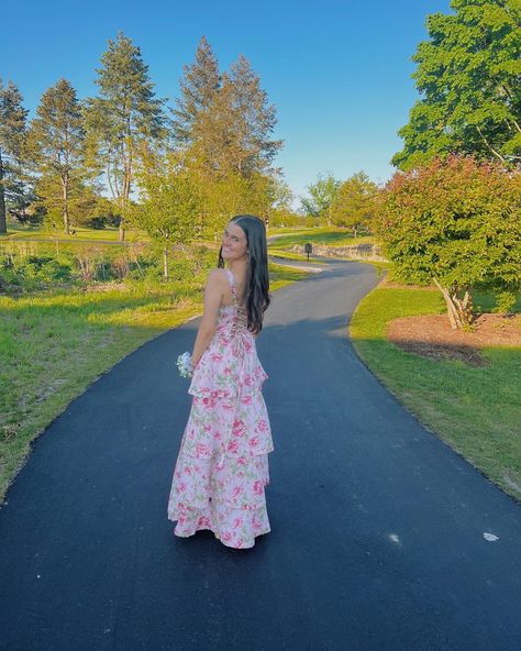 Pink And White Floral Prom Dress, Pink Flower Prom Dress, Patterned Prom Dresses, Pink Flowy Prom Dress, Floral Prom Dress Vintage, Pink And White Prom Dress, Unique Prom Dresses 2024, Flowy Dress Aesthetic, Pink Floral Prom Dress