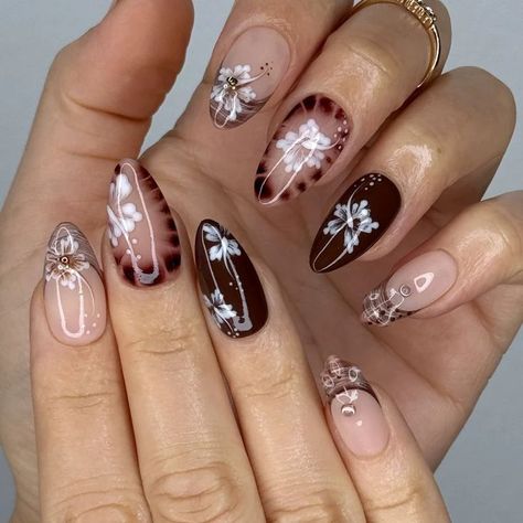 Brown Hibiscus Nails, Flower Brown, Ocean Style, Diy Acrylic Nails, Ocean Fashion, Flower Nail Designs, Brown Nails, Hibiscus Flower, Fall Nail Designs