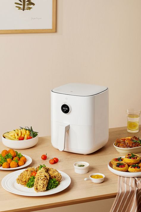 A Mi Smart Air Fryer 3.5L is in the middle of the table, with many other plates are placed around it. Aesthetic Kitchen, Smart Living, Low Fat Recipes, Kitchen Space, Healthy Cooking, Air Fryer, Takeout Container, Sweet Home, Kitchen Appliances