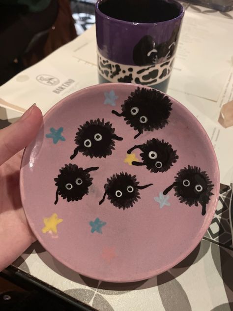 Sanrio Pottery Painting Ideas, Space Themed Pottery, Studio Ghibli Trinket Dish, Ceramics Painting Ideas Aesthetic, Pokemon Pottery Painting, Pottery Painting Studio Ghibli, Painting Pottery Ideas Bowls, Studio Ghibli Pottery Painting, Pottery Plate Painting