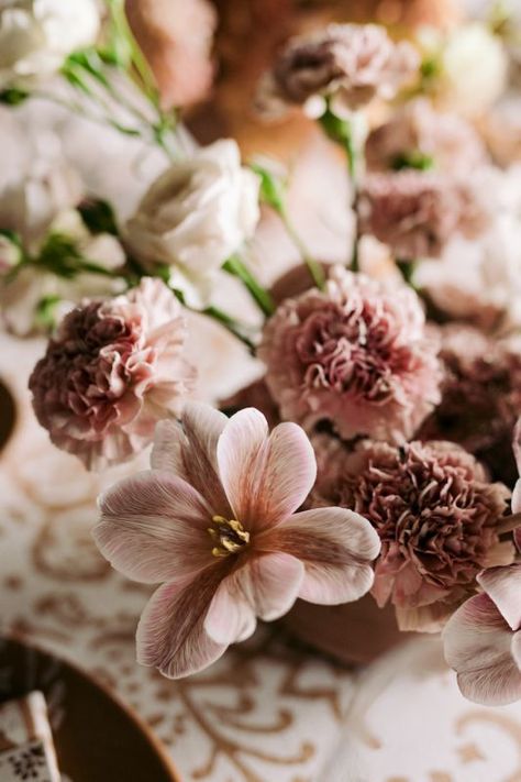 Pink And Brown Table Decorations, Brownie Tulip, Brown Flower Bouquet, Brown Pink Aesthetic, Brown Tulips, Flower Palette, Dusty Pink Wedding, Floral Palette, Colour Palate