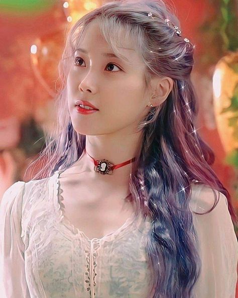 Iu Art, Korean Buns, Iu Gif, Princess Hairstyle, Iu Icons, Iu Hair, Idol Aesthetic, Kpop World, Cute Hairstyle