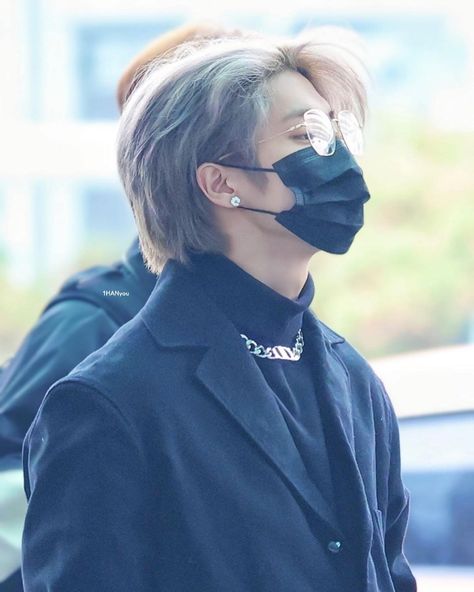 Han Airport, Emo Boyfriend, Baby Squirrel, Kids Board, Airport Fashion, Han Jisung, Ji Sung, Airport Style, Silver Hair