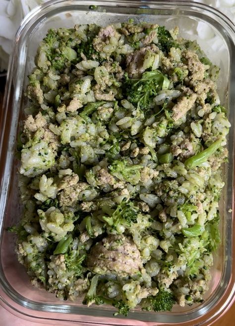 Pesto Ground Beef, Ground Turkey Pesto, Pesto Rice Recipes, Healthy Pesto Sauce, Pork Udon, Work Meal Prep, Vegetarian Pesto, Pesto Rice, Rice Dishes Easy