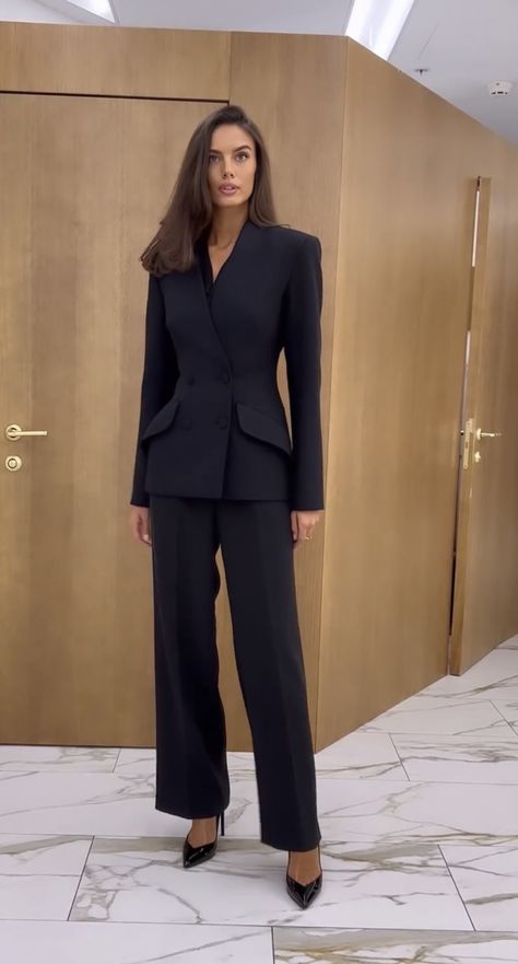 Female Politician Style, Professional Formal Outfits Women, The Diplomat Outfits, Finance Girl Aesthetic Outfit, Hourglass Blazer Outfit, Formal Uniform For Women, Formal Black Suits For Women, Business Elegant Outfits For Women, Coat Suits For Women