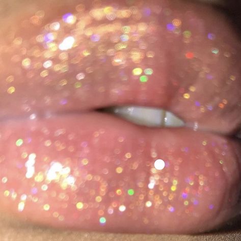 Juicy Lips, Rainbow Quartz, Playlist Covers, Face Card, Money Aesthetic, Kiss Makeup, Old Money Aesthetic, Girly Things, Lip Makeup