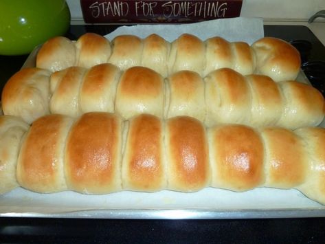 Eating It Up: Parker House Rolls a la Bobby Flay Artistic Bread, Parkerhouse Rolls, Dough Enhancer, Parker House Rolls Recipe, Sack Lunches, Tuna Sandwiches, Alex Guarnaschelli, Bobby Flay Recipes, Parker House Rolls