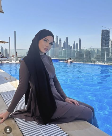 Modest Beach Cover Up, Hijabi Swimsuit, Burkini Hijab, Swimming Pool Outfit, Hijab Swimwear, Summer Hijab Outfits, Burkini Swimsuit, Swimsuit Aesthetic, Pool Outfits