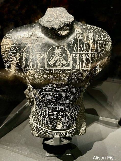 Ancient Egypt Hieroglyphics, Ancient Egyptian Statues, Ancient Egyptian Deities, Ceramics Jewelry, Egypt Jewelry, Ancient Sumerian, Egyptian Fashion, Ancient Egypt History, Ancient Statues