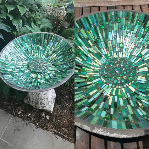 Mosaic Bird Bath, Easy Mosaic, Bird Fountain, Mosaic Birdbath, Mosaic Art Diy, Mosaic Pots, Mosaic Garden Art, Mosaic Birds, Stained Glass Bird