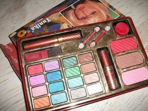 80’s Makeup, 80s Things, Sam Walker, 90s Makeup, Dry Skin Remedies, Thousand Dollars, Old Makeup, Bath And Body Shop, Van Doren